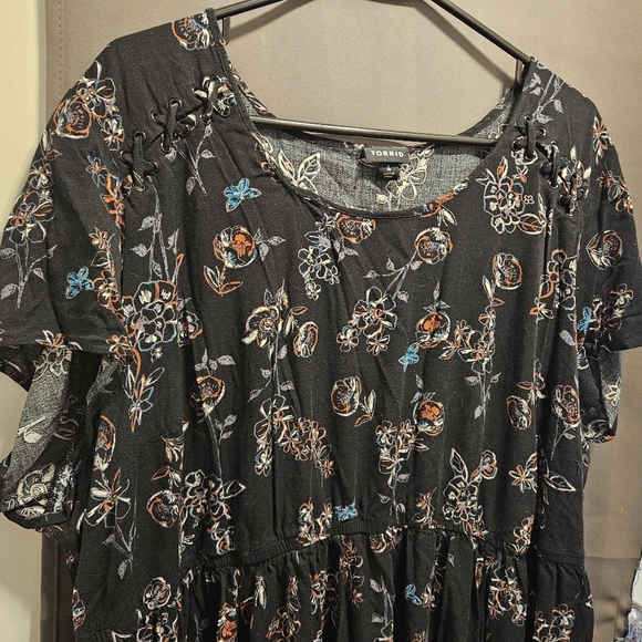 Torrid Plus Size Dress 4x Multi-Color Floral Print Challis Lace Up Short Sleeve - Picture 9 of 13